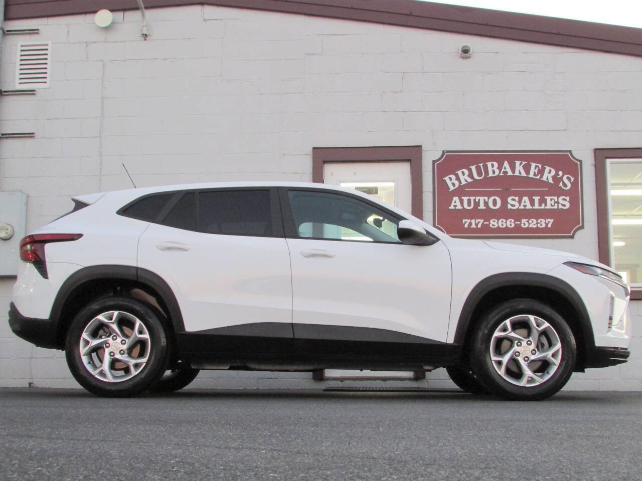 Used 2024 Chevrolet Trax LS w/ LS Convenience Package image 7