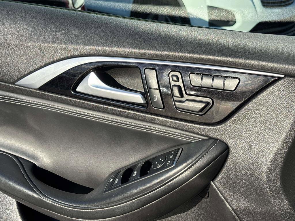 Used 2017 INFINITI QX30 Premium w/ Navigation Package image 15