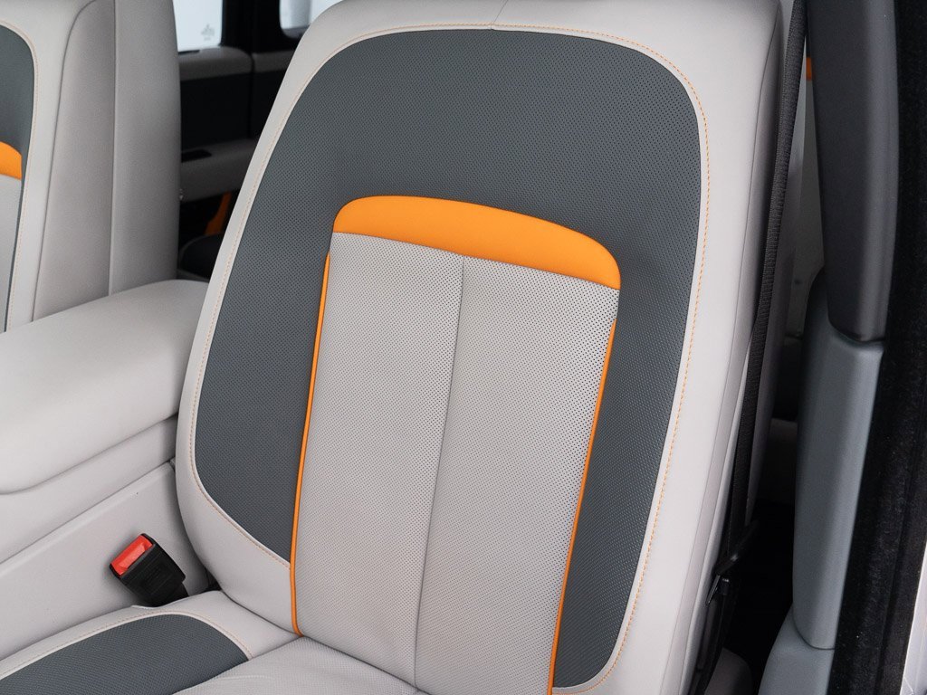 Certified 2025 Rolls-Royce Cullinan Black Badge image 19