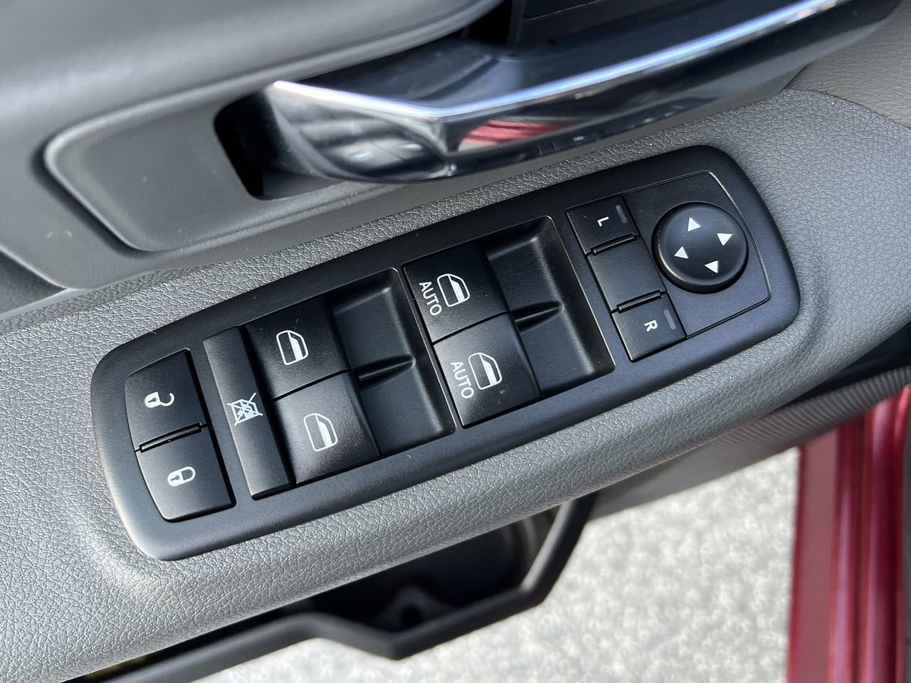 Used 2019 RAM 1500 Classic SLT image 17