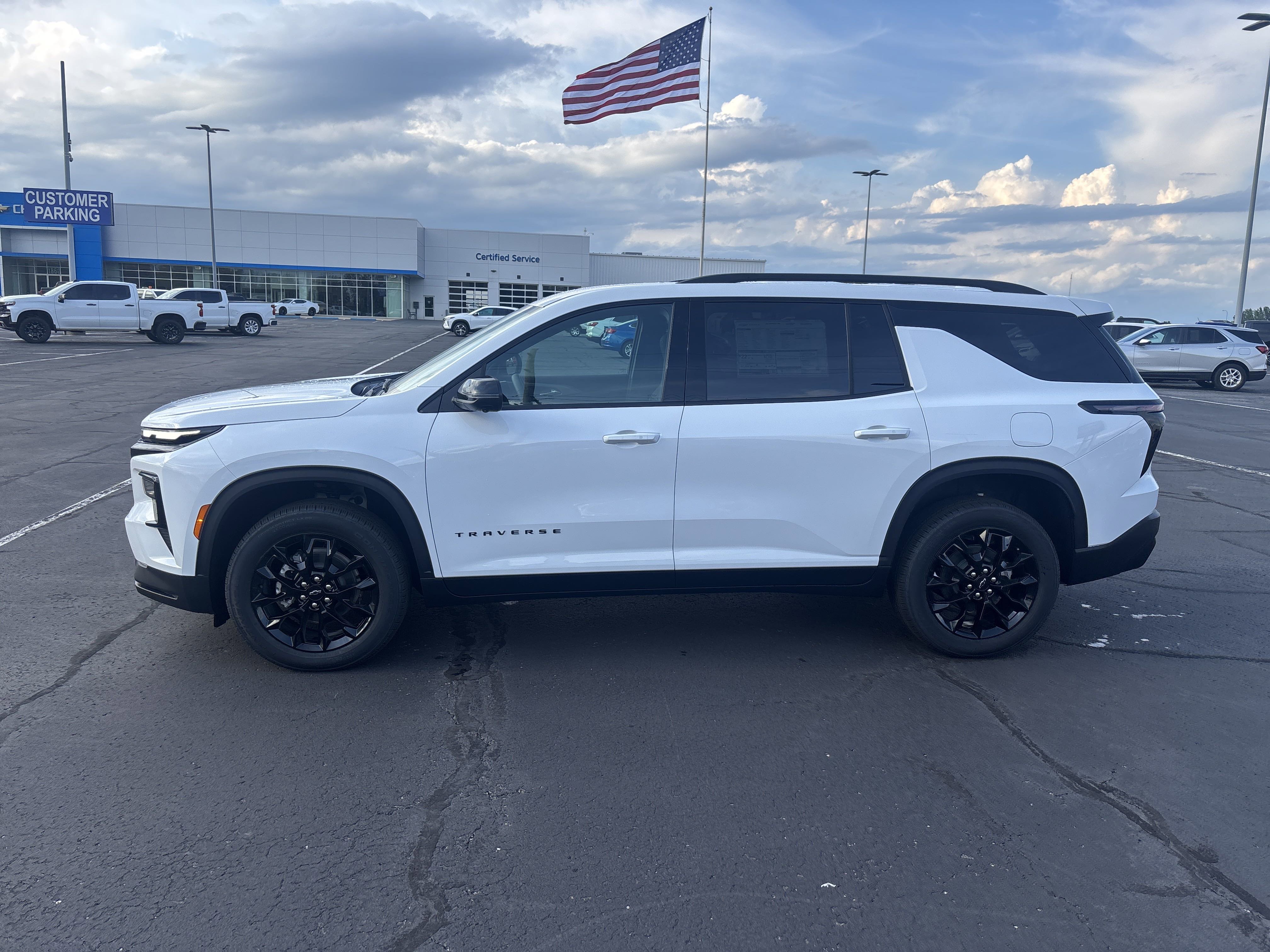 New 2026 Chevrolet Traverse LT w/ Midnight/Sport Edition image 8