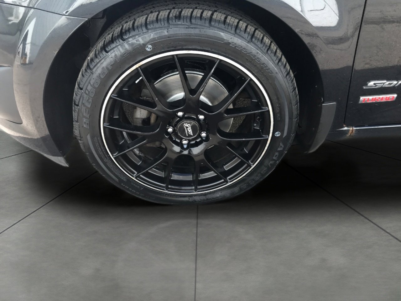 Used 2013 Chevrolet Sonic LTZ FWD image 4