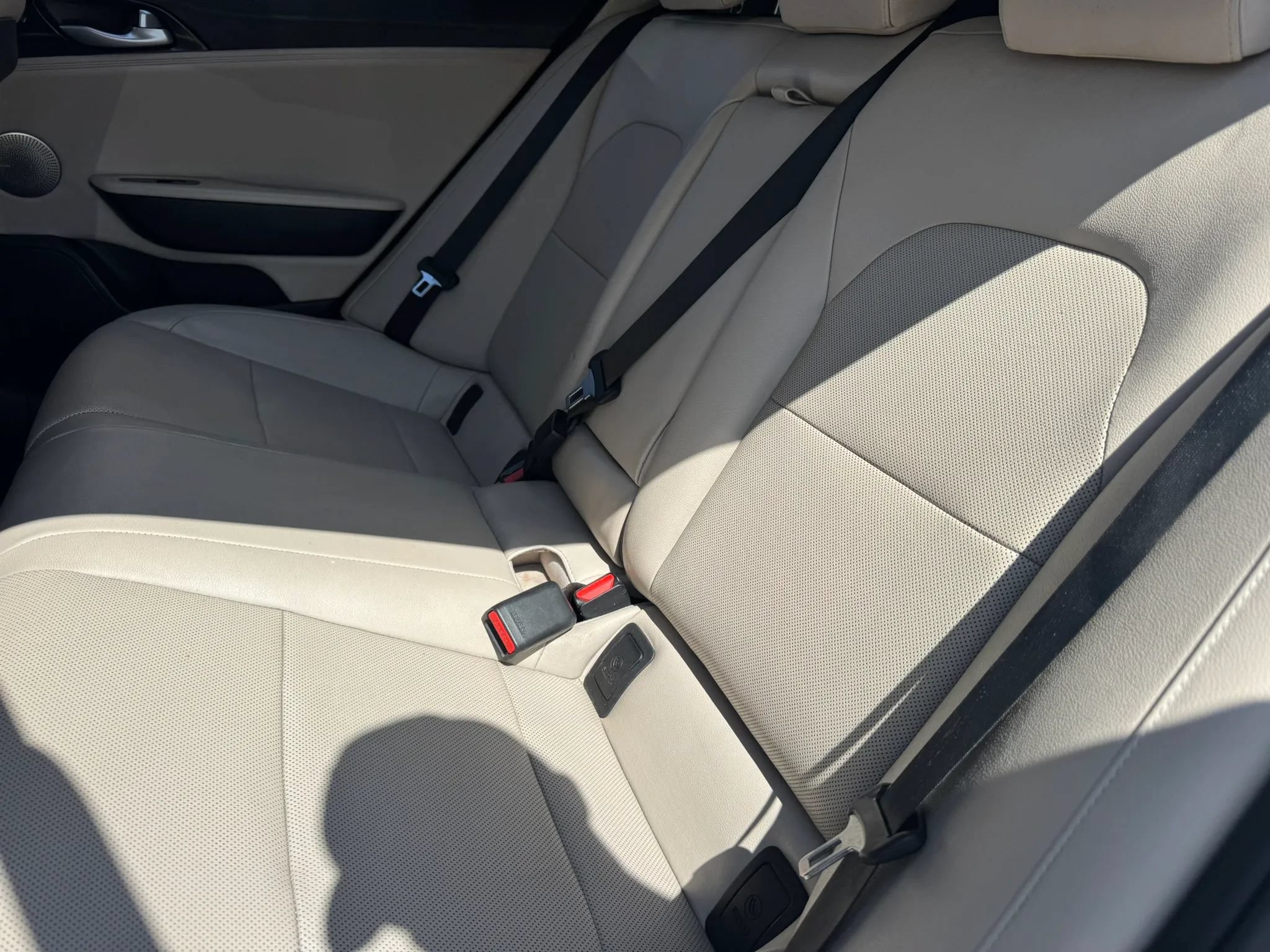 Used 2018 Kia Stinger Premium RWD image 28