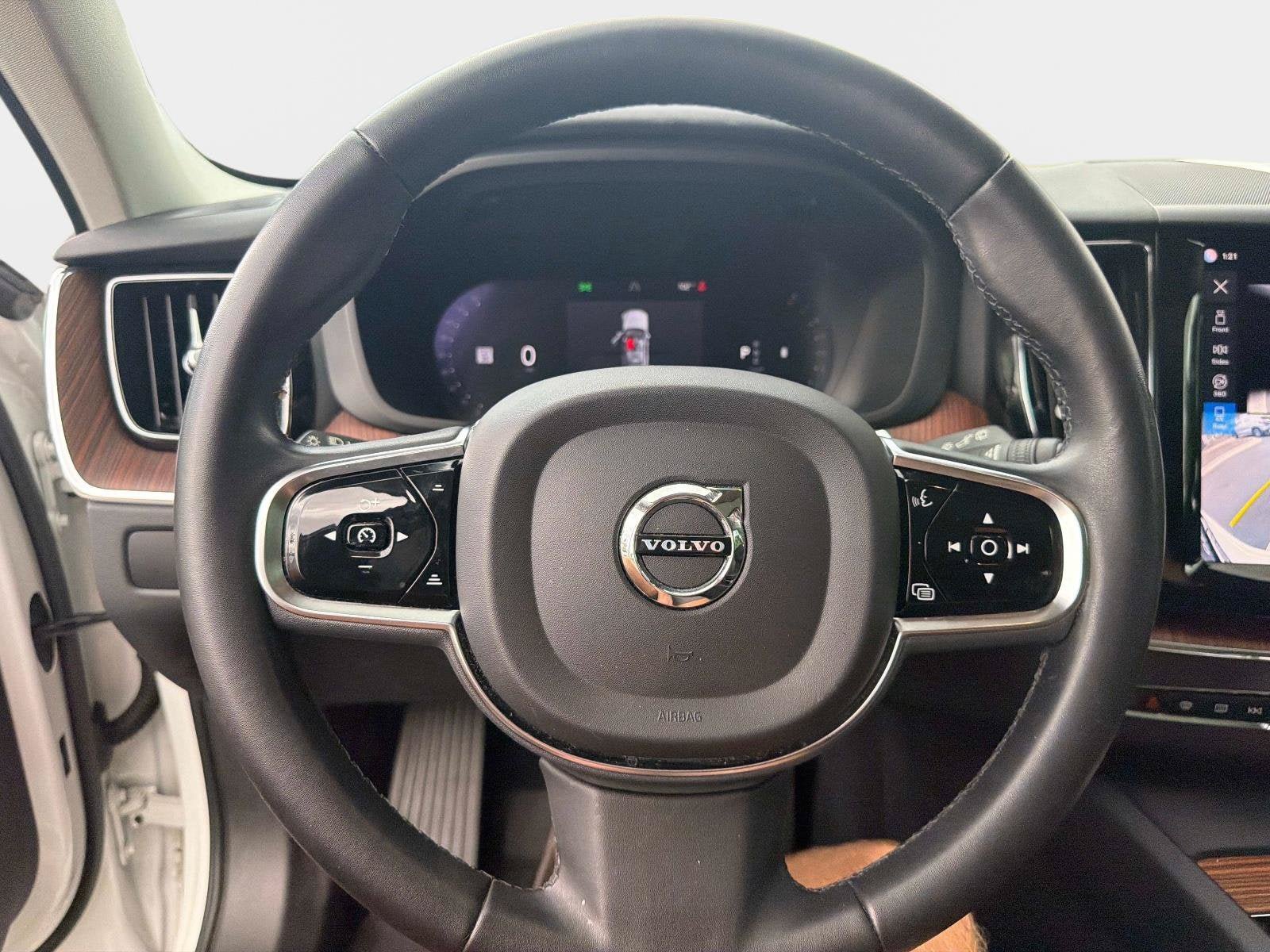 Certified 2024 Volvo XC60 B5 Plus w/ Protection Package Premier AWD/4WD image 24