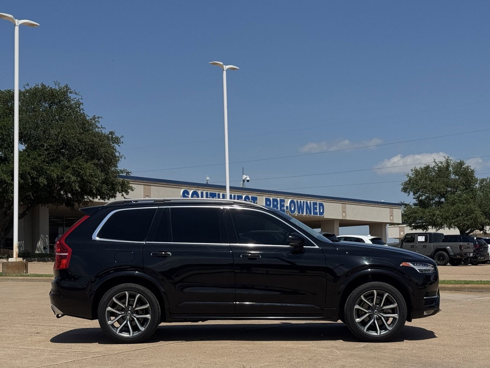 Used 2019 Volvo XC90 T6 Momentum w/ Advanced Package AWD/4WD image 3