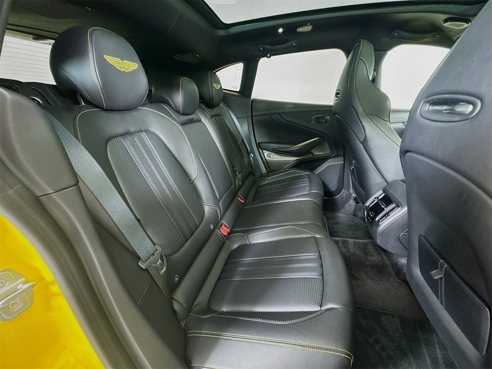 Used 2025 Aston Martin DBX 707 image 27