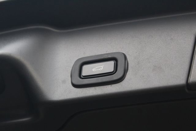 Used 2020 Land Rover Range Rover Evoque SE image 13