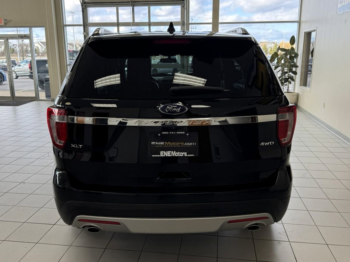 Used 2017 Ford Explorer XLT w/ Equipment Group 202A AWD/4WD image 5