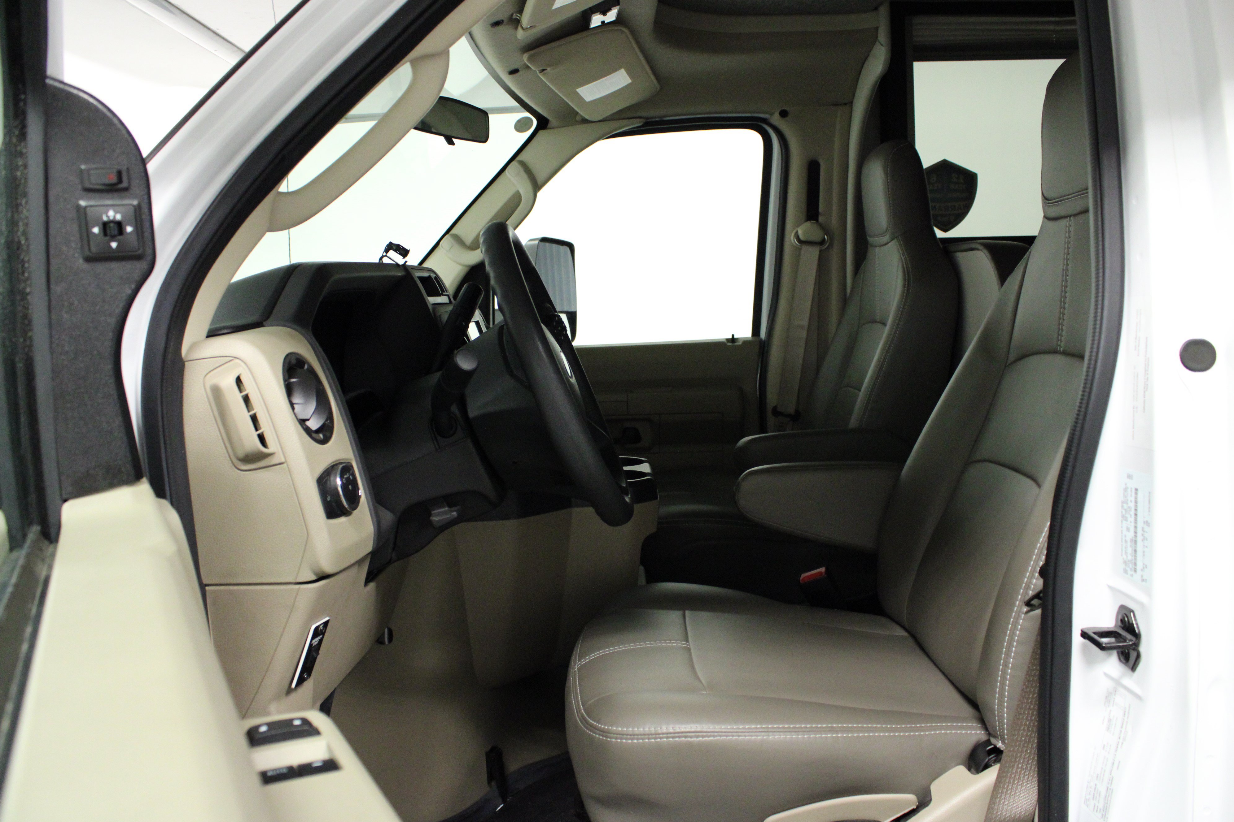 Used 2023 Ford E-450 and Econoline 450 Super Duty w/ Motorhome Prep Package RWD image 10