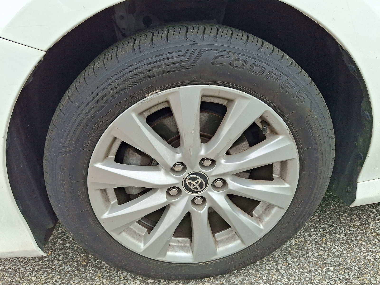 Used 2020 Toyota Camry LE image 4