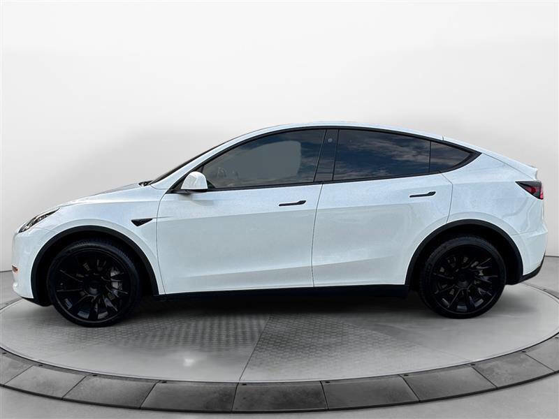 Used 2023 Tesla Model Y Long Range image 2