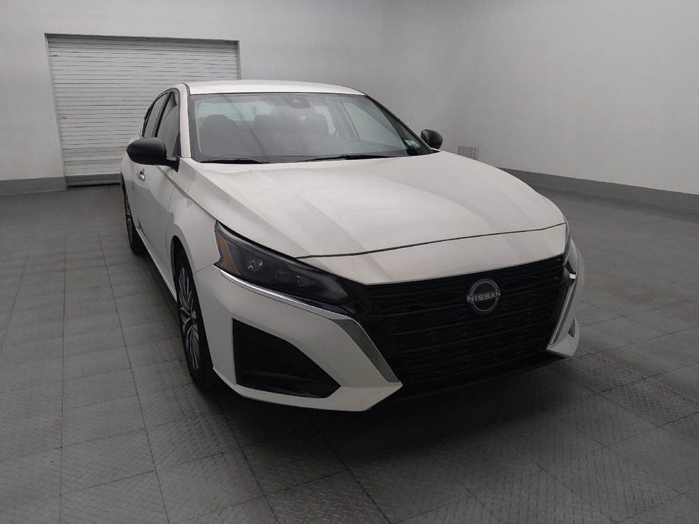 Used 2025 Nissan Altima 2.5 SV FWD image 14