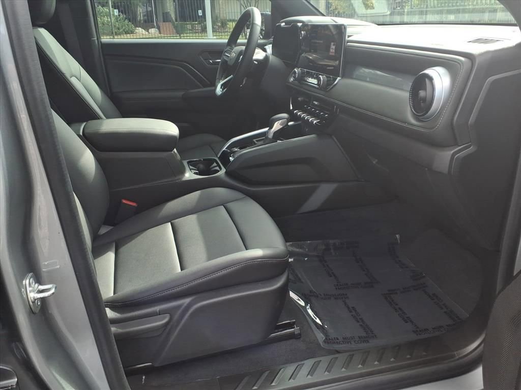 Used 2024 Chevrolet Colorado LT w/ LT Convenience Package III RWD image 22