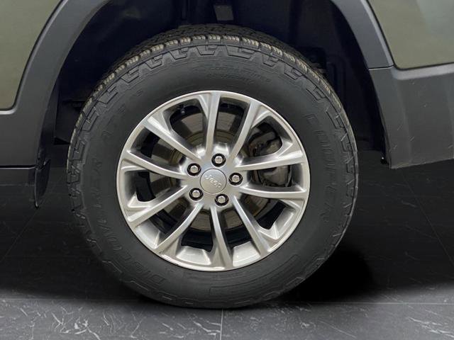 Used 2019 Jeep Cherokee Latitude Plus w/ Comfort/Convenience Group image 38