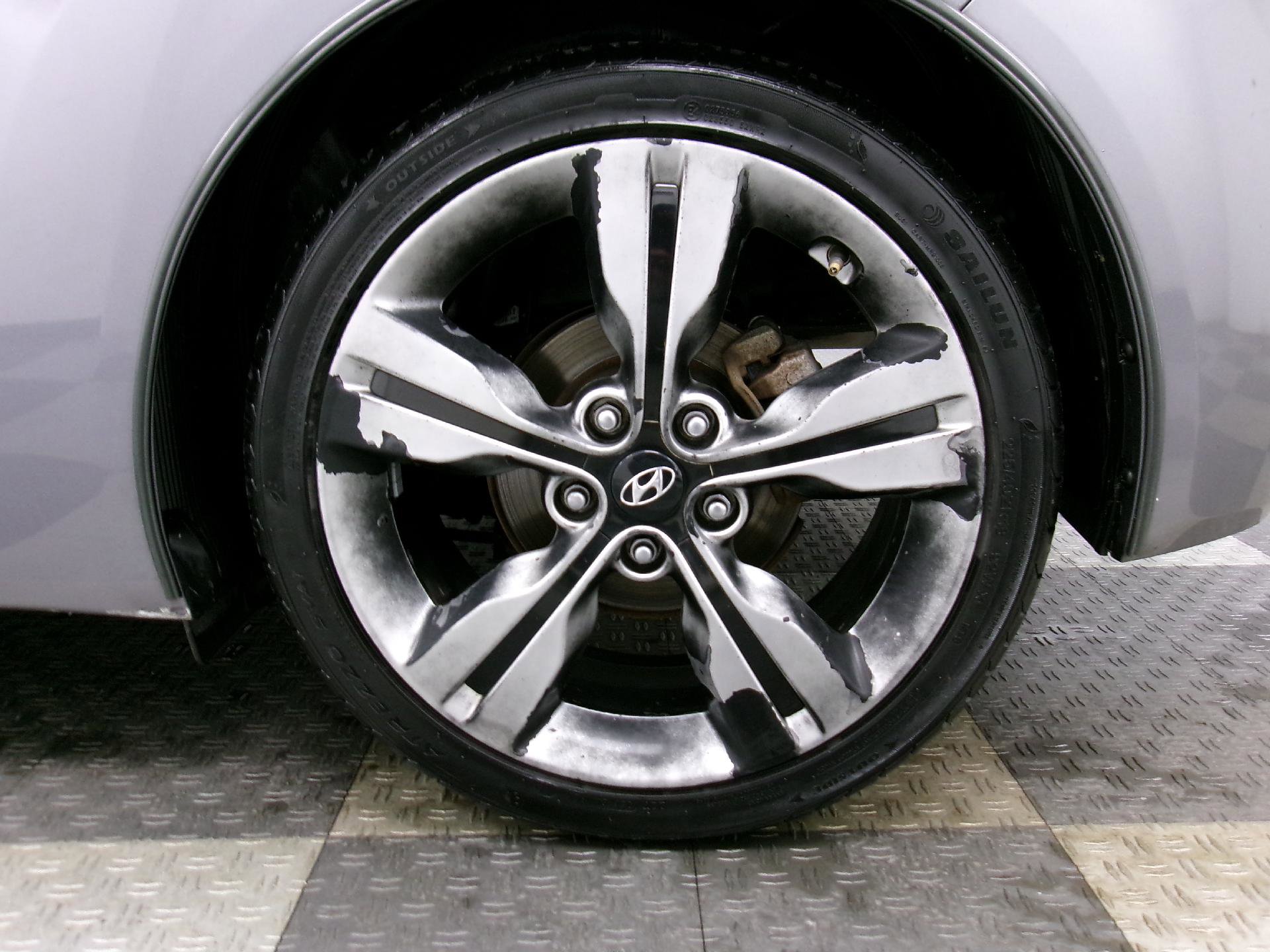 Used 2017 Hyundai Veloster Value Edition image 16