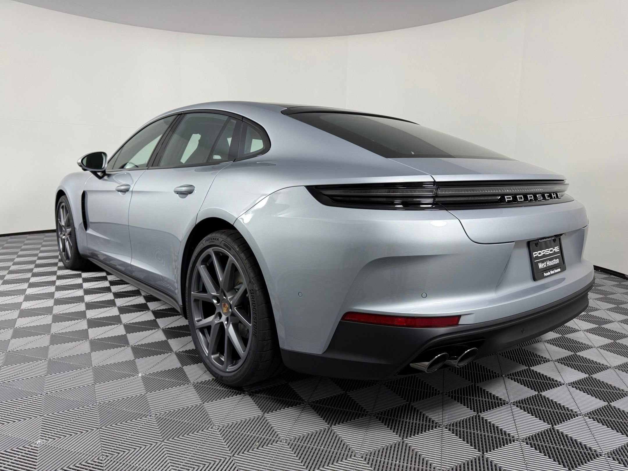 New 2026 Porsche Panamera 4 AWD/4WD image 3