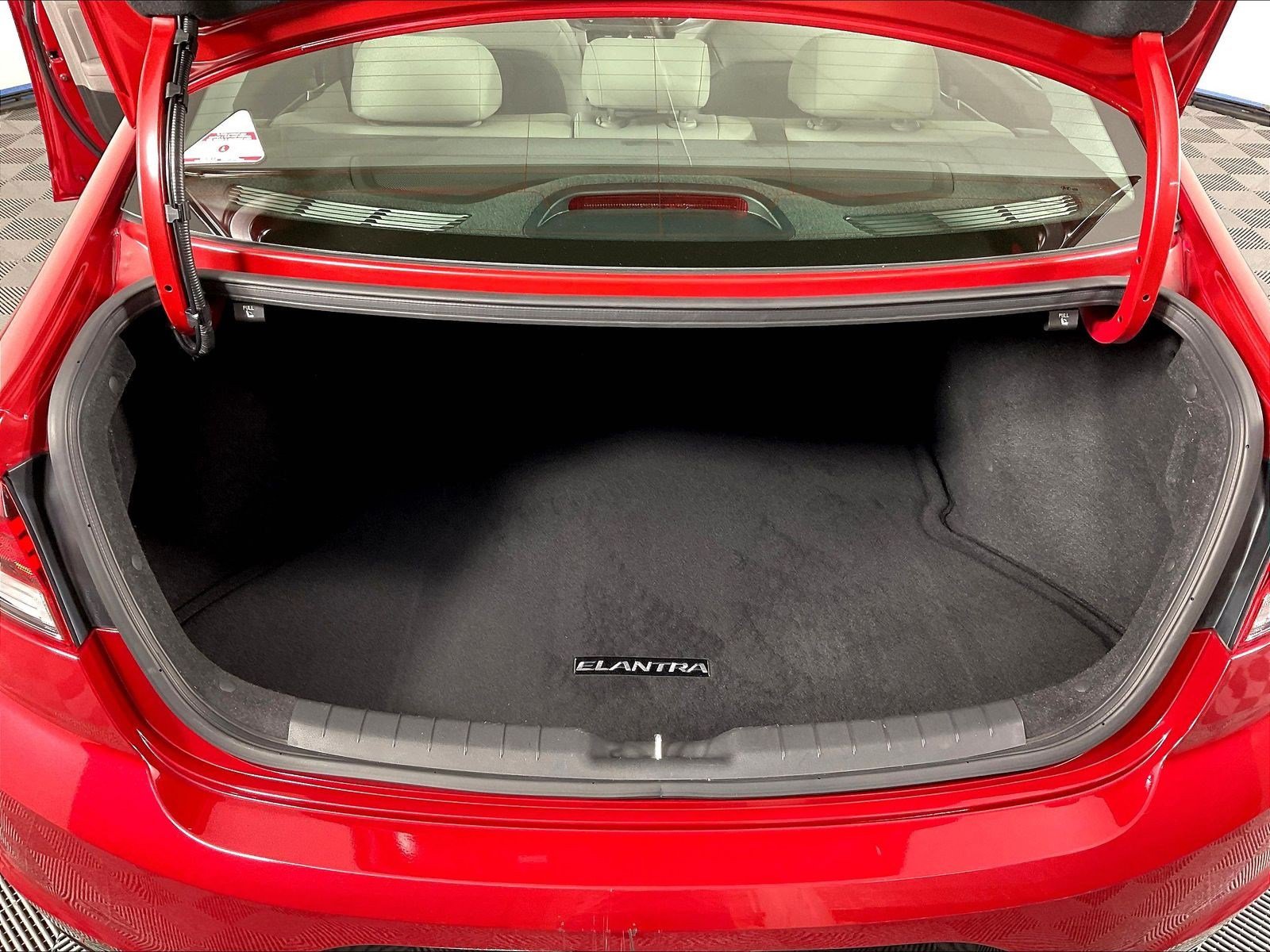 Used 2019 Hyundai Elantra Limited w/ Ultimate Package 02 FWD image 35