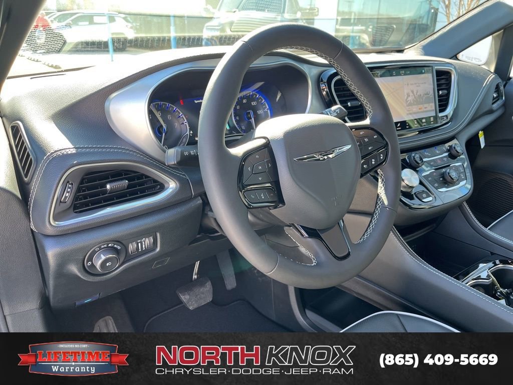 New 2026 Chrysler Pacifica Limited image 6