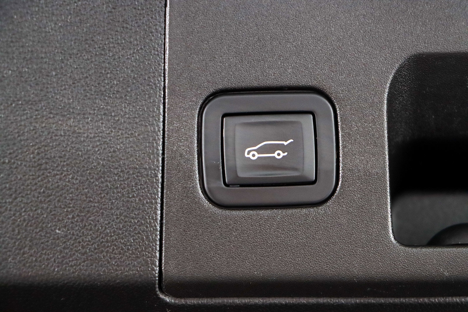 Used 2018 Cadillac XT5 FWD w/ LPO, Wheel Lock Package image 30