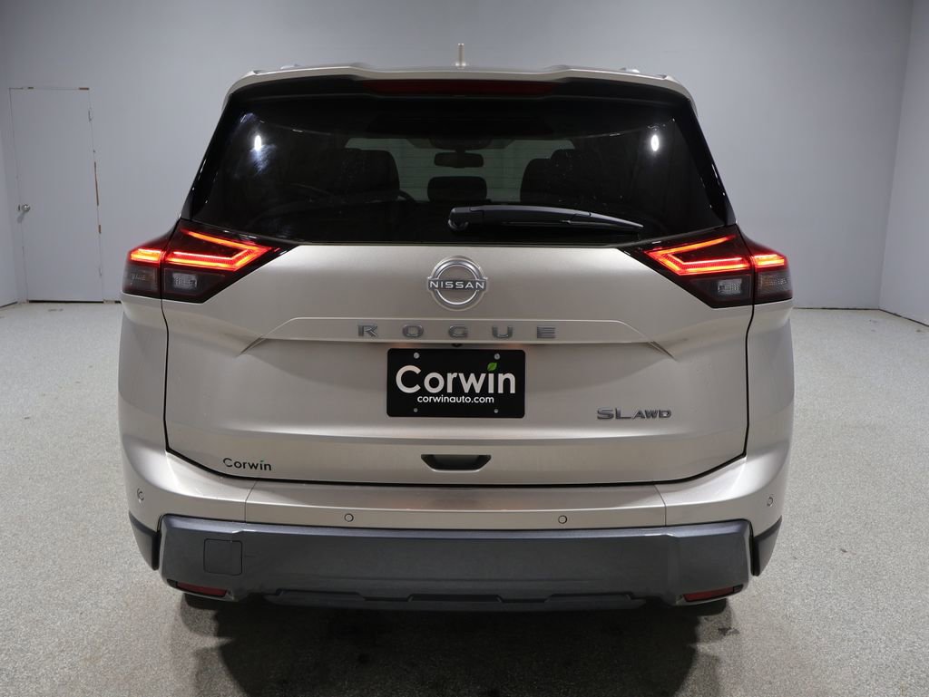 Used 2025 Nissan Rogue SL w/ SL Premium Package image 3