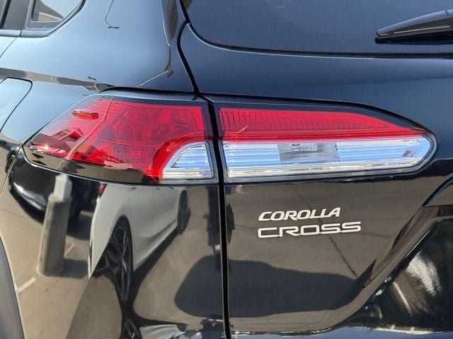 Used 2025 Toyota Corolla Cross LE FWD image 6