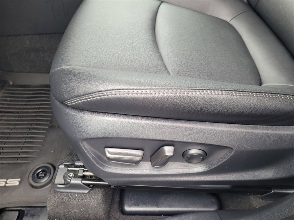 Certified 2025 Toyota Corolla Cross XLE image 27