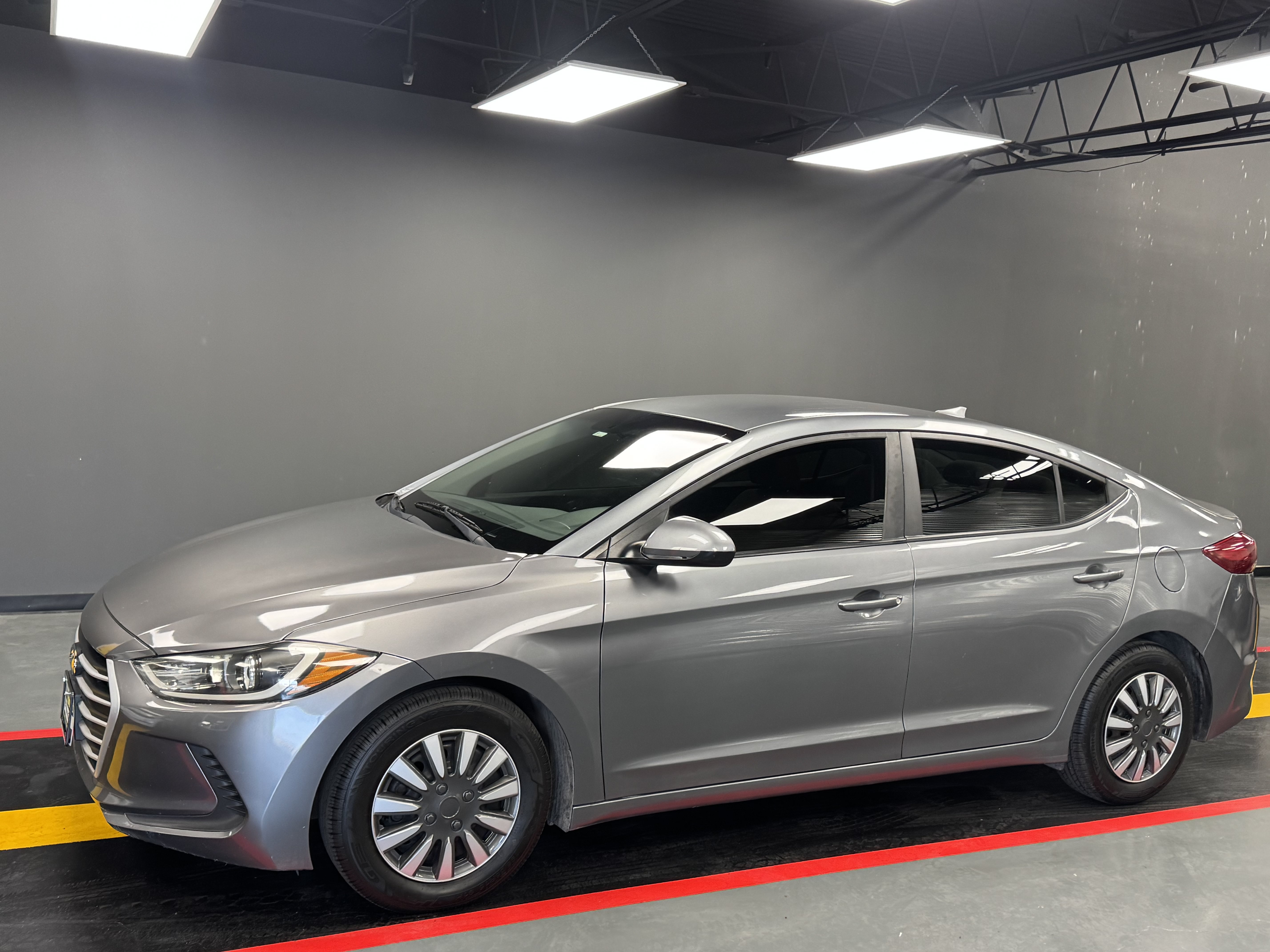 Used 2017 Hyundai Elantra SE FWD image 2