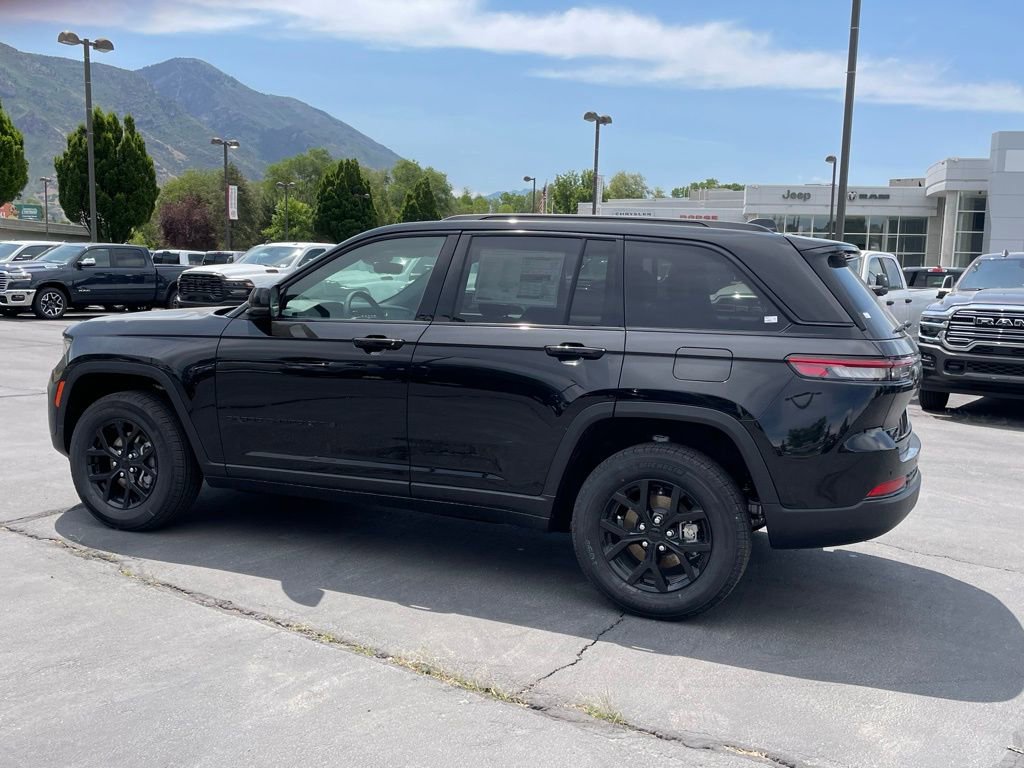 New 2025 Jeep Grand Cherokee Altitude image 14