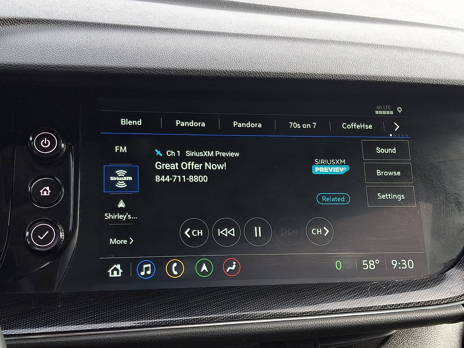 Used 2022 Buick Envision Essence w/ Technology Package I AWD/4WD image 17