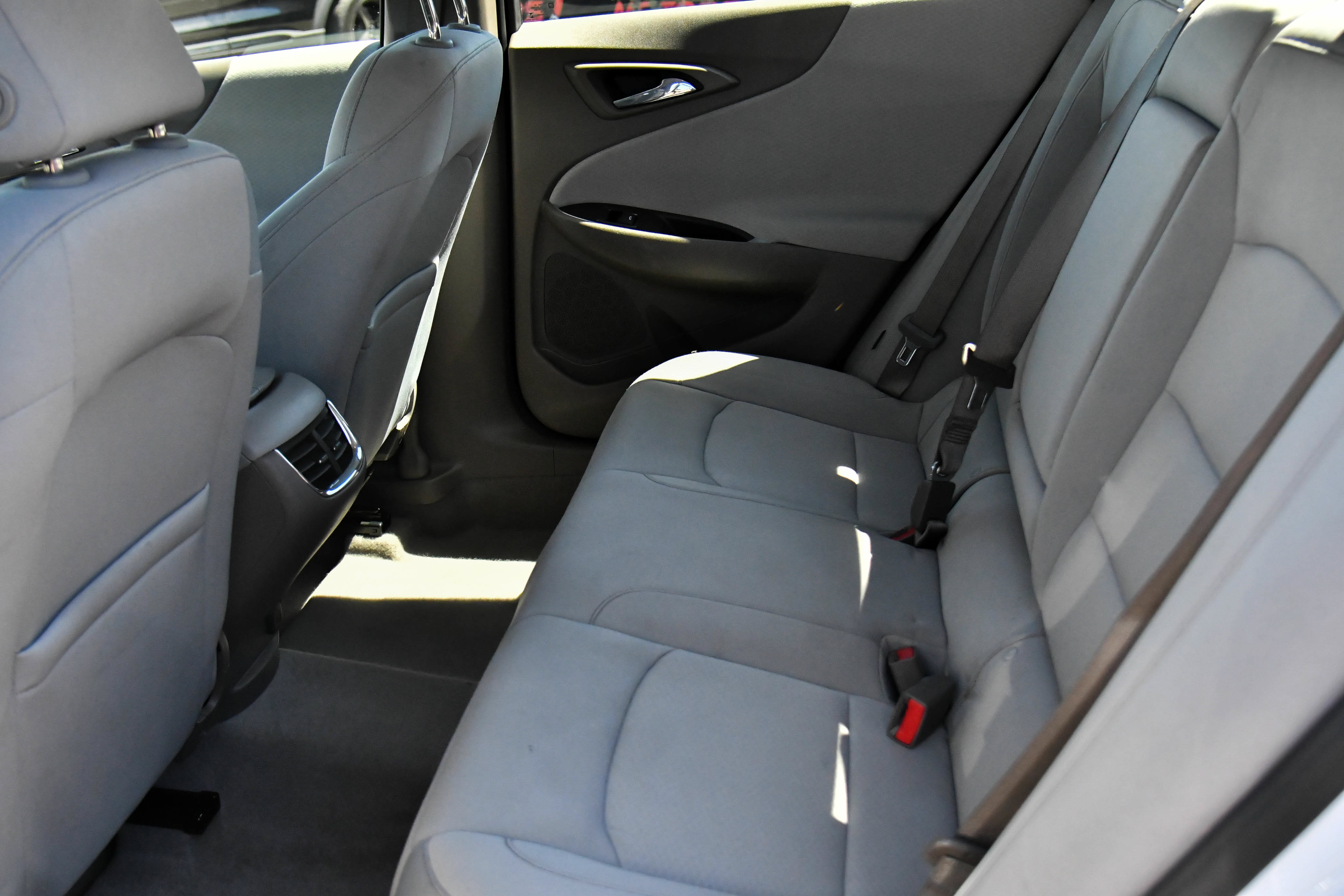 Used 2021 Chevrolet Malibu LT FWD image 32