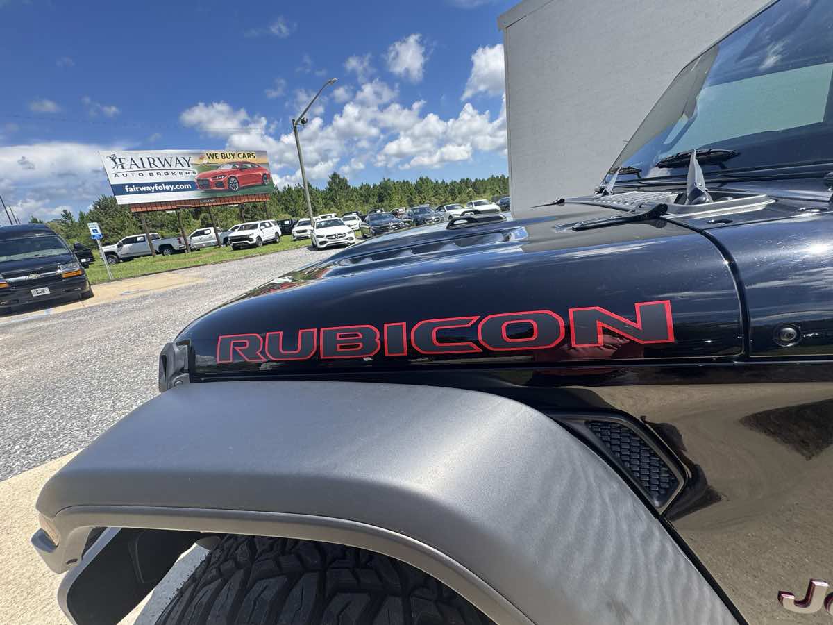 Used 2025 Jeep Wrangler Unlimited Rubicon w/ Convenience Group AWD/4WD image 23
