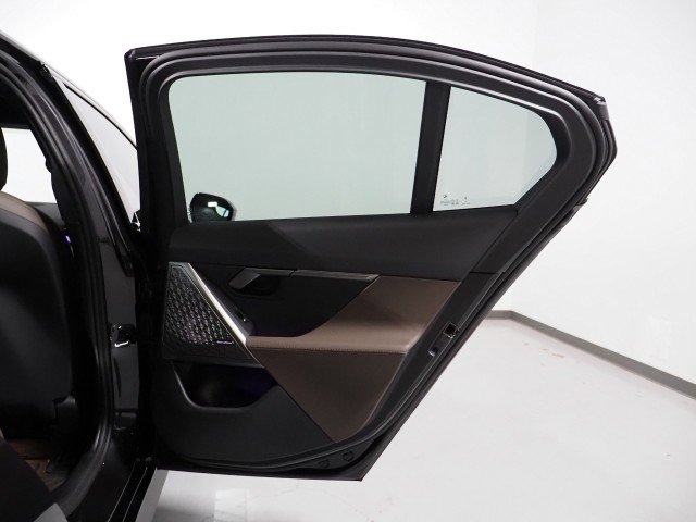 Used 2025 BMW i5 eDrive40i w/ M Sport Package image 70