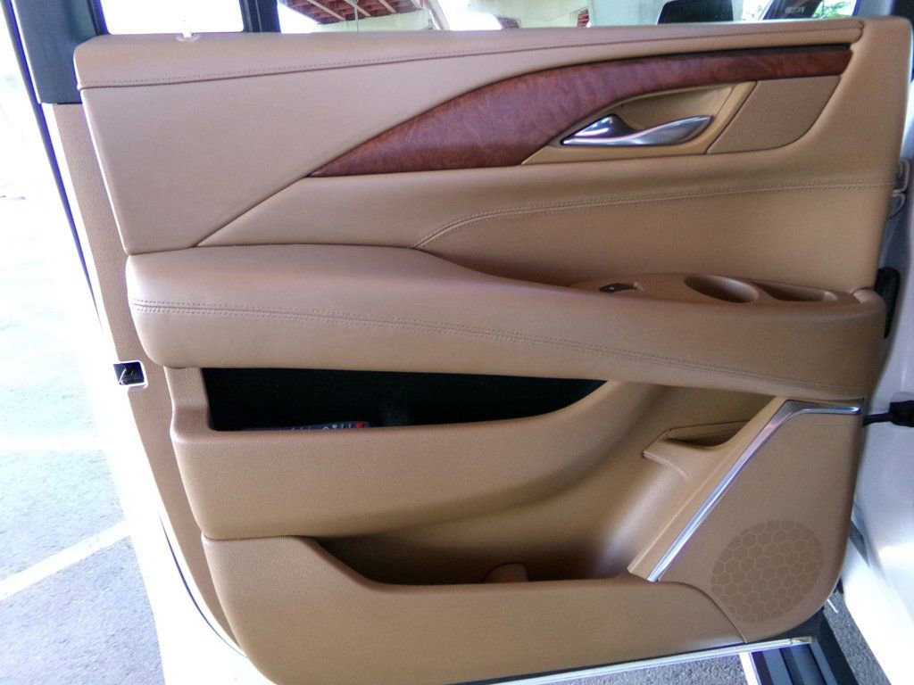 Used 2017 Cadillac Escalade ESV Platinum image 10