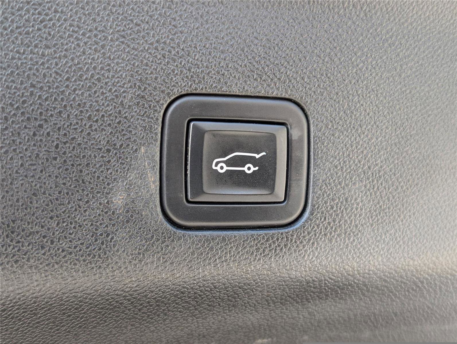 Used 2024 GMC Yukon SLT image 15