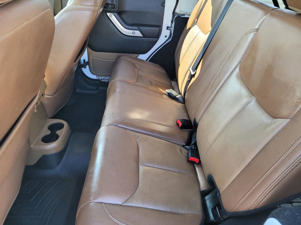 Used 2017 Jeep Wrangler Unlimited Rubicon w/ Connectivity Group image 17