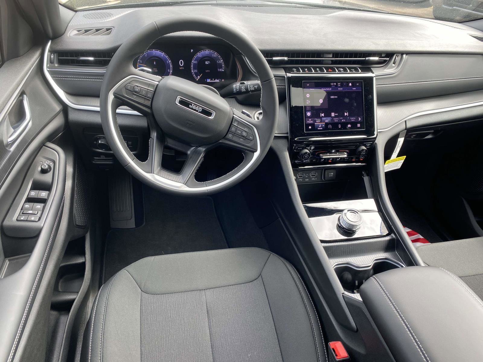 New 2025 Jeep Grand Cherokee Laredo X image 12