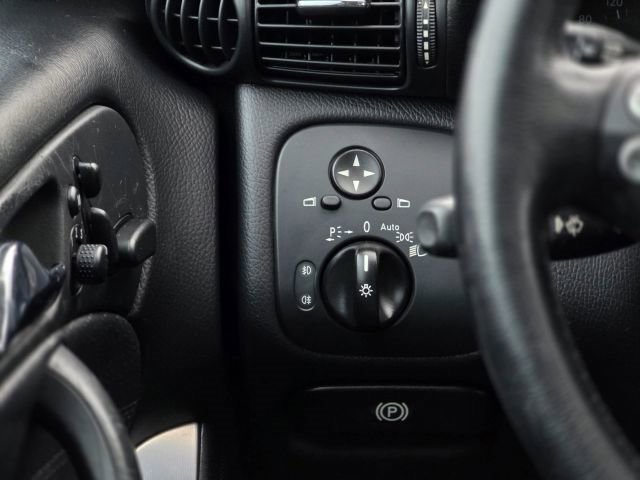 Used 2006 Mercedes-Benz C 230 Sedan image 16