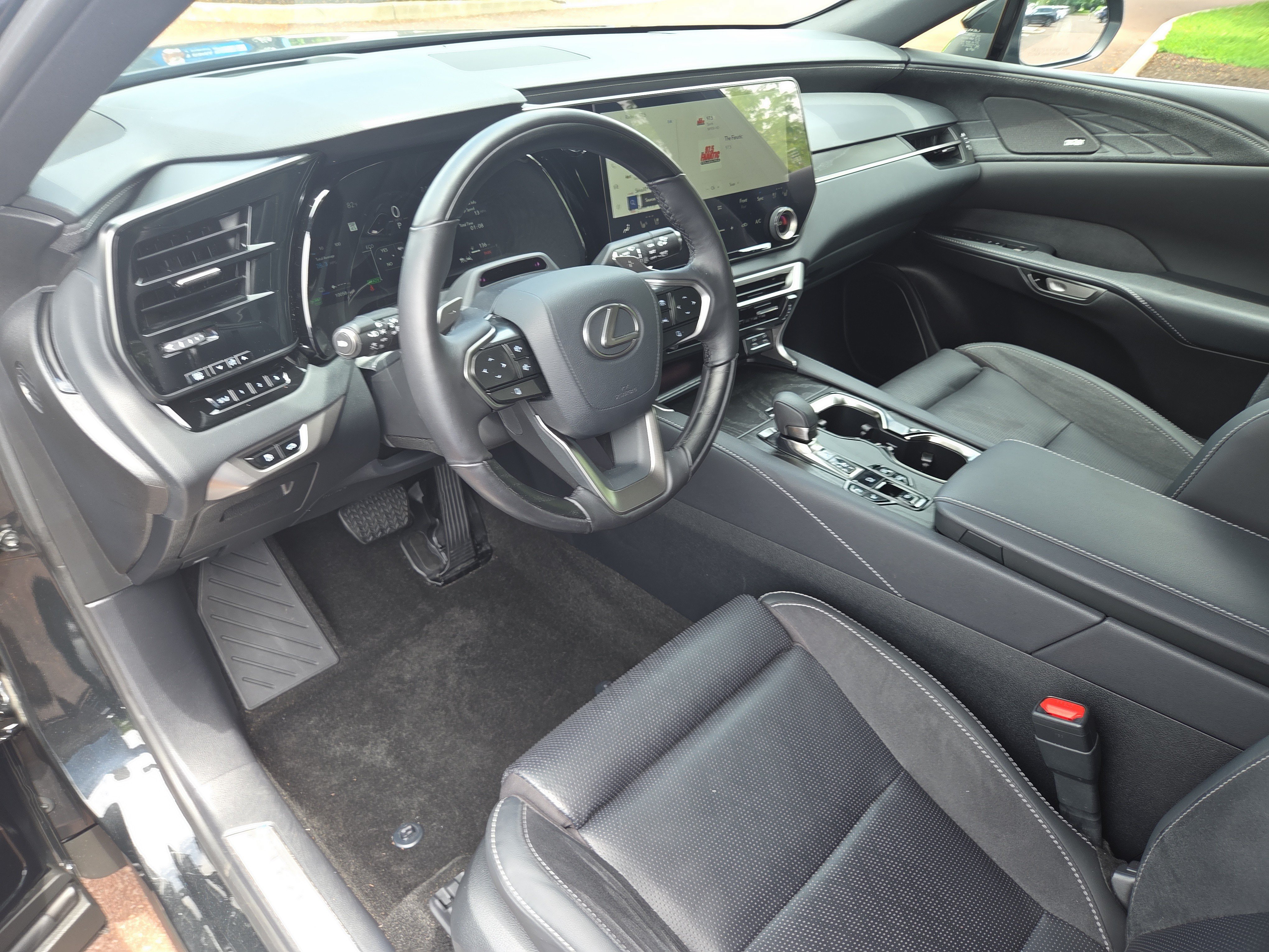 Certified 2025 Lexus RX 450h AWD w/ Convenience Package image 11