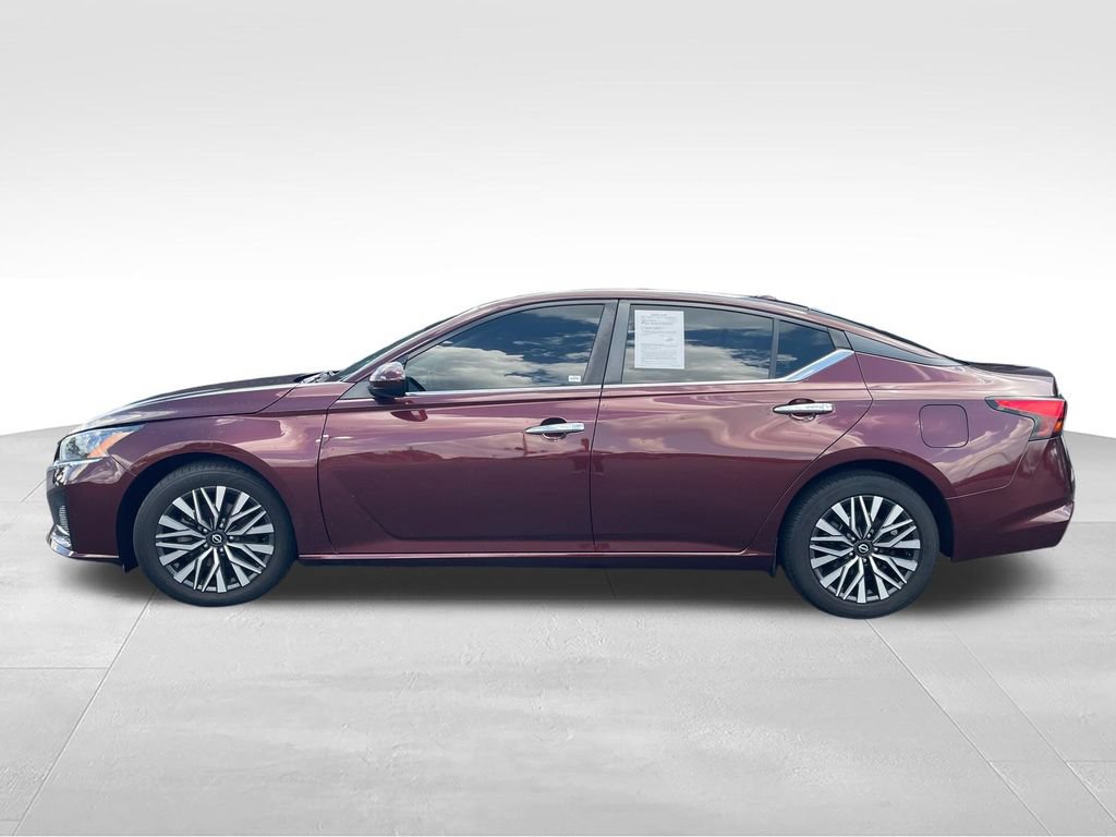 Used 2023 Nissan Altima 2.5 SV FWD image 2