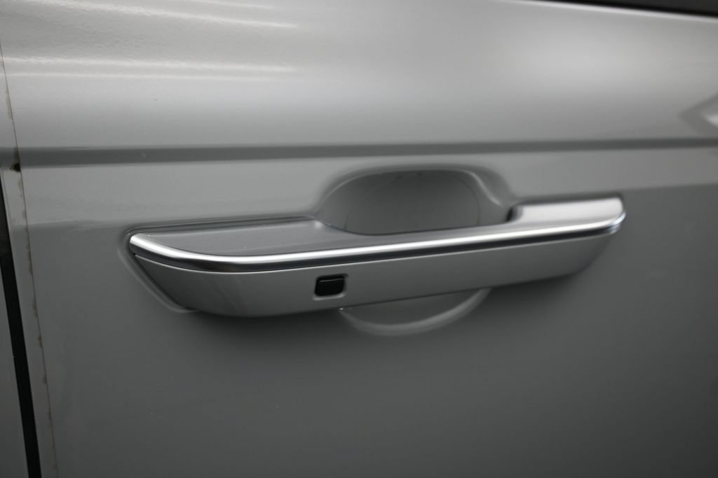Used 2025 Kia Carnival EX FWD image 46