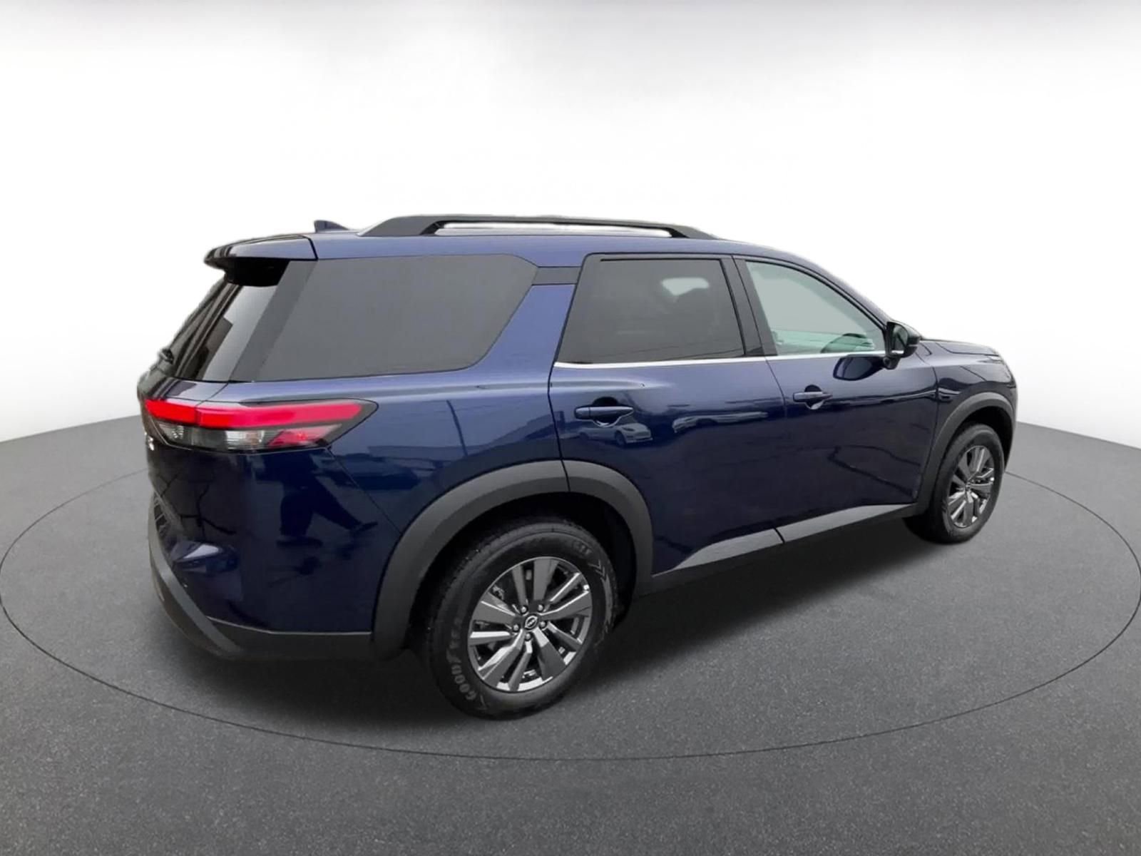 Used 2025 Nissan Pathfinder SV image 21