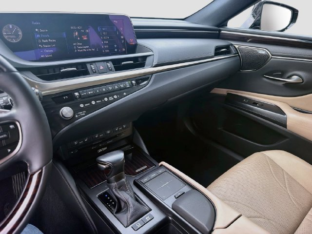 Used 2021 Lexus ES 300h Ultra Luxury w/ Accessory Package 2 FWD image 27