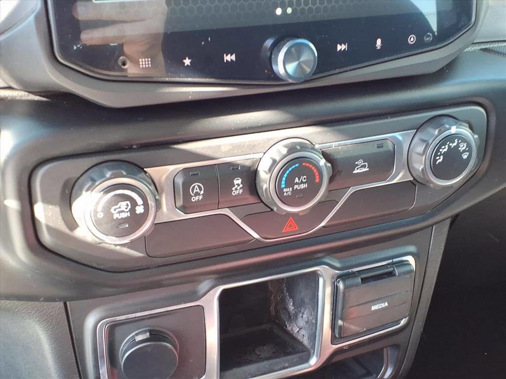 Used 2021 Jeep Wrangler Unlimited Sport image 15