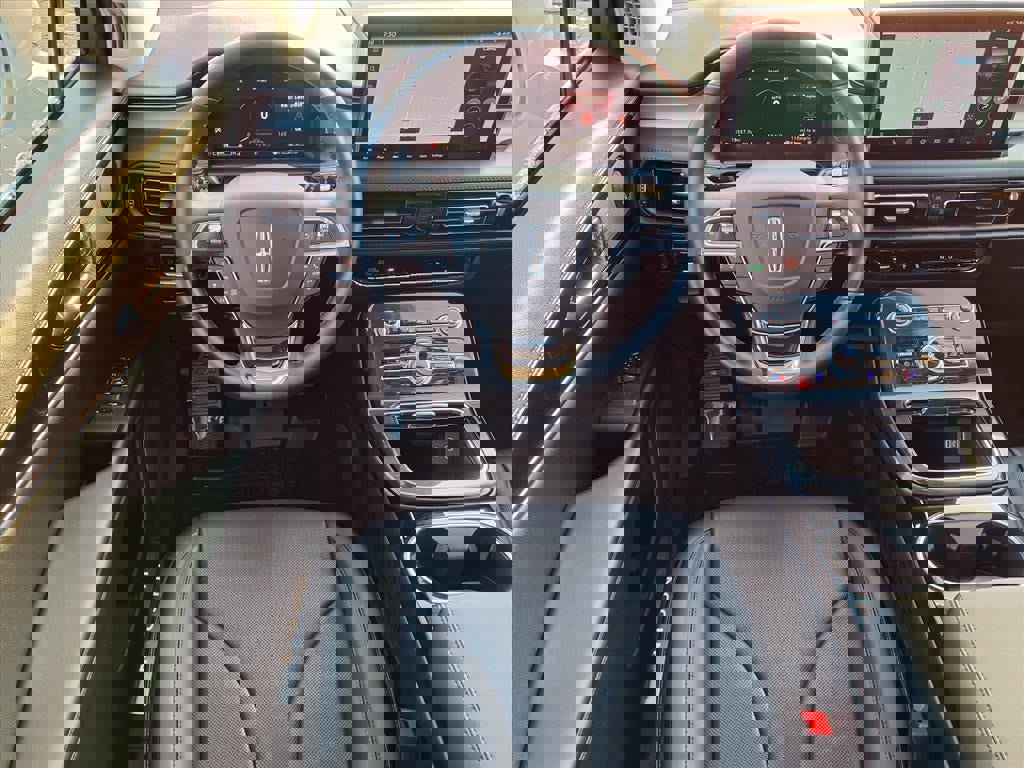 Used 2023 Lincoln Nautilus Reserve w/ Equipment Group 201A image 12