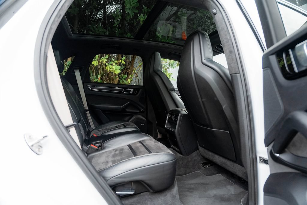 Used 2021 Porsche Cayenne GTS AWD/4WD image 79