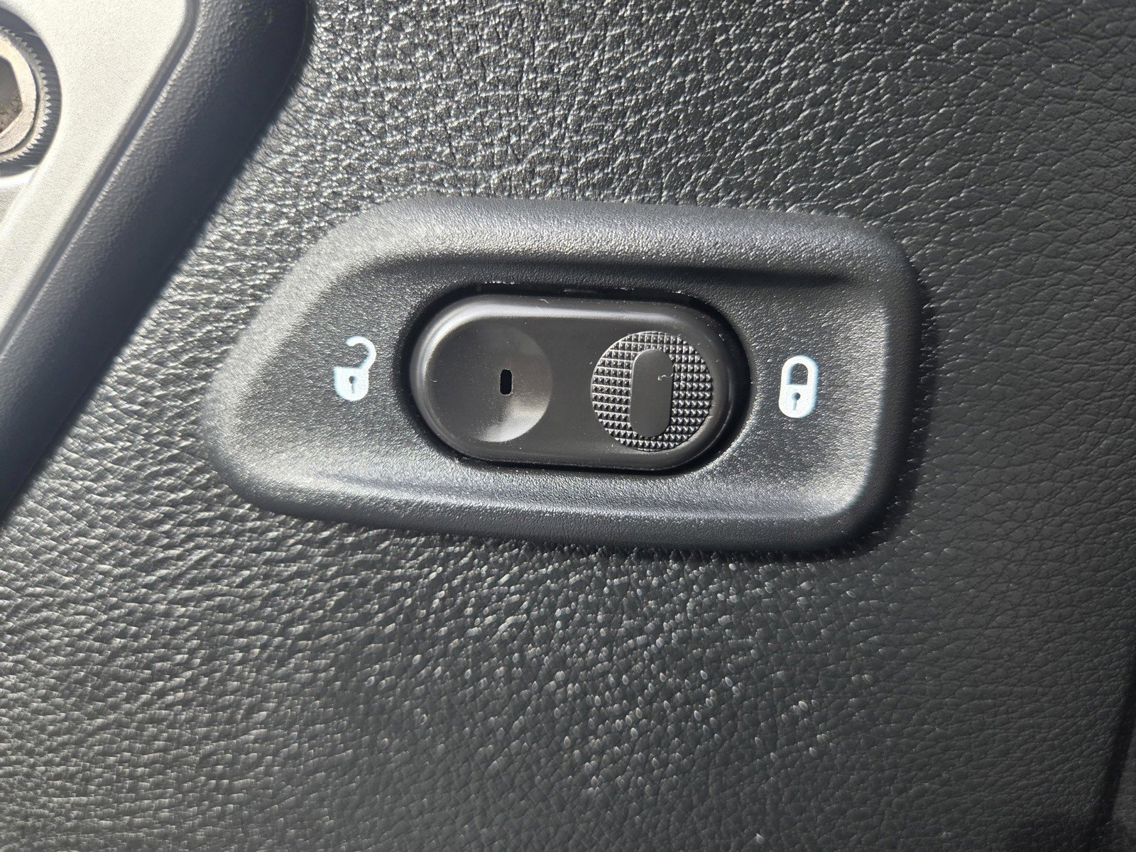 Used 2017 Jeep Wrangler Unlimited Sahara w/ Connectivity Group image 20