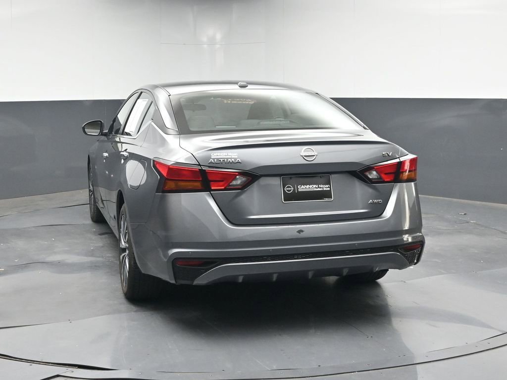 Used 2024 Nissan Altima 2.5 SV image 4