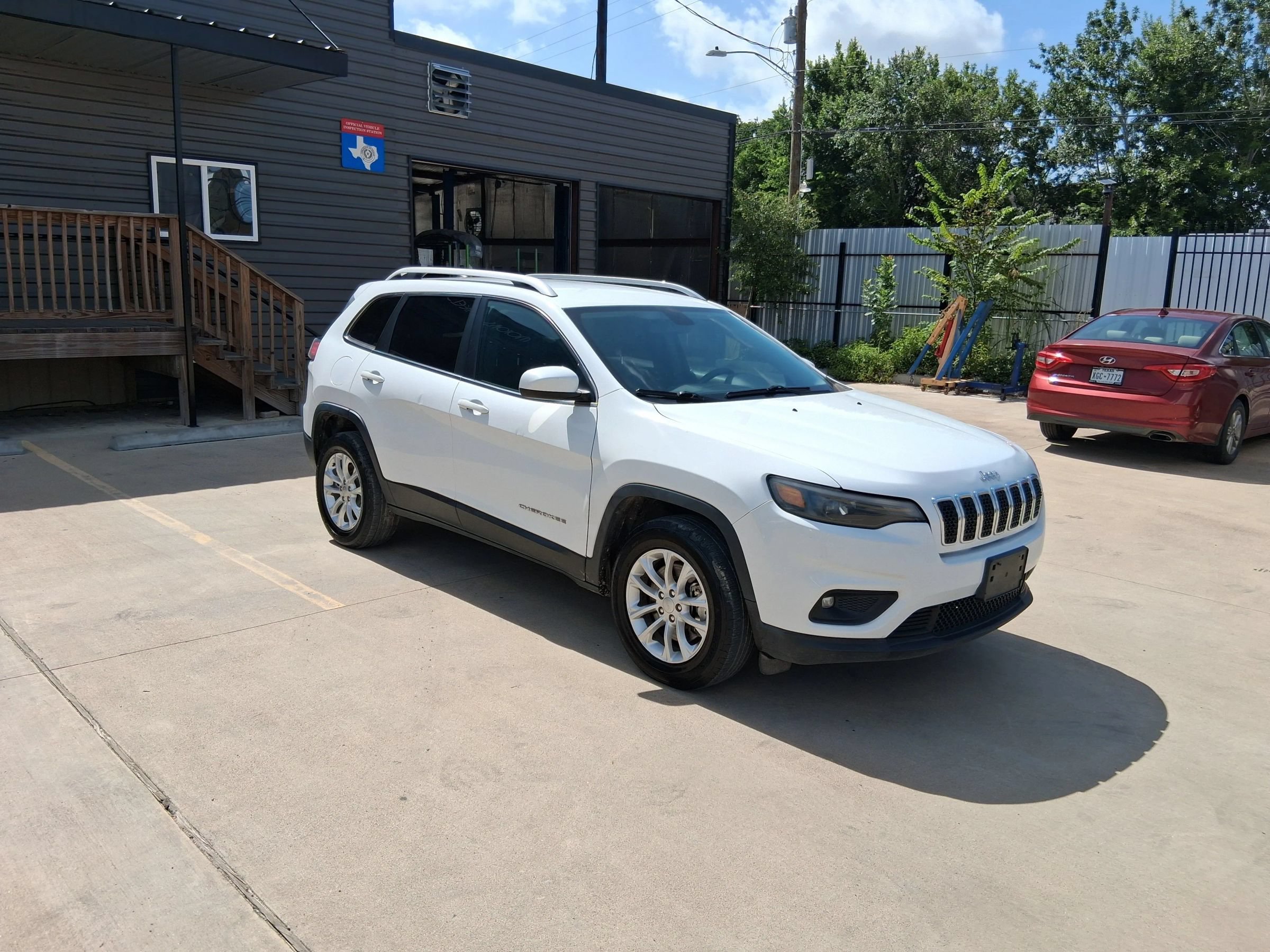Used 2019 Jeep Cherokee Latitude w/ Popular Appearance Group AWD/4WD image 12