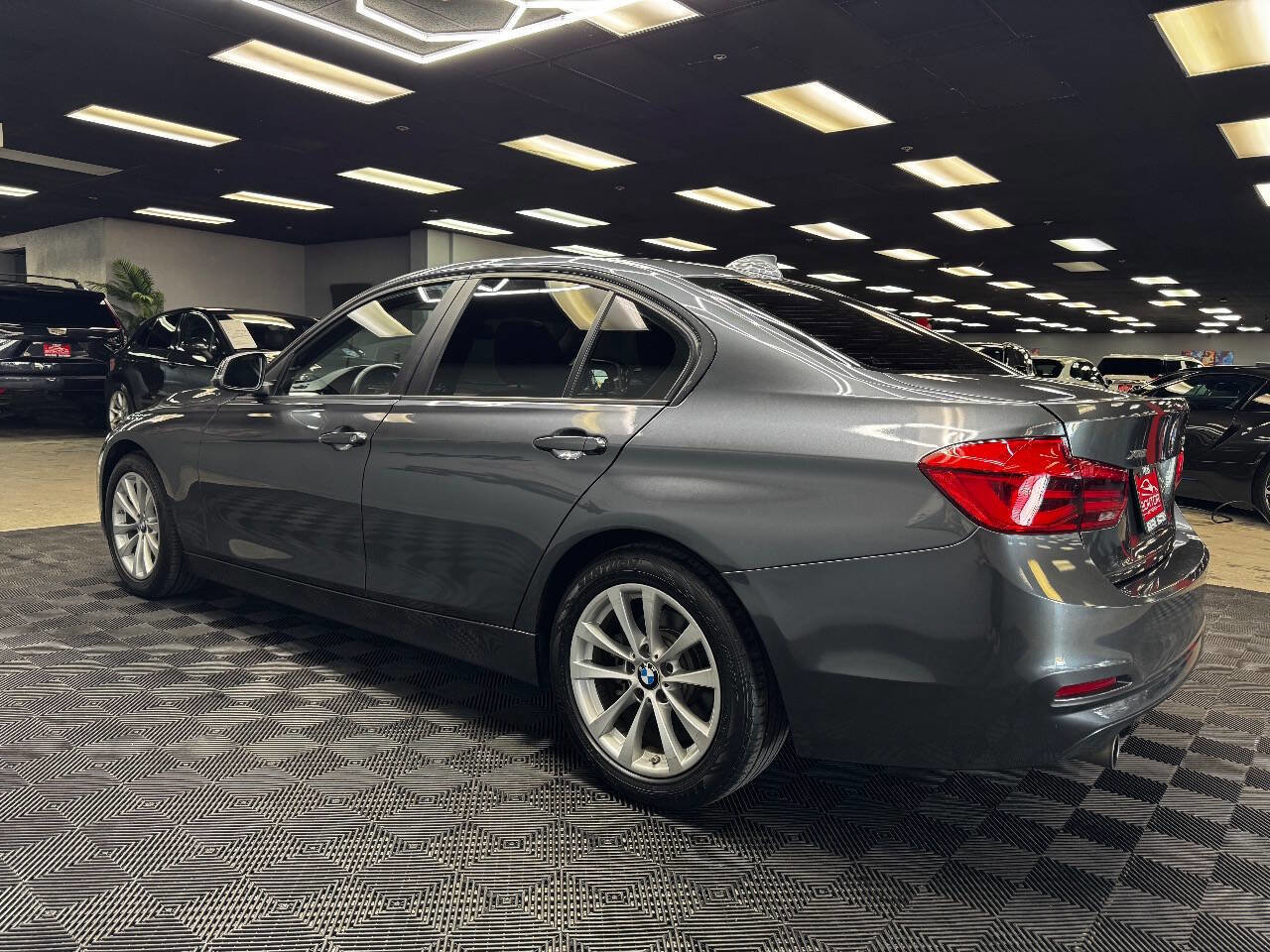 Used 2018 BMW 320i xDrive Sedan image 8
