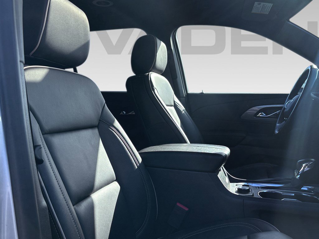 Used 2022 Chevrolet Traverse Premier w/ Redline Edition image 15